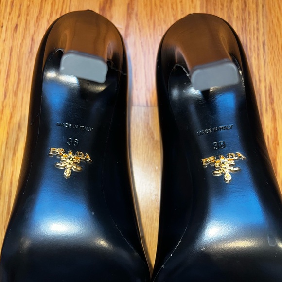 Prada Leather Pointy-Toe Pump in Black - Picture 8 of 10